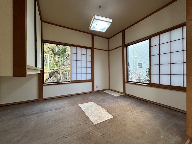 書斎や収納に使えるサービスルーム