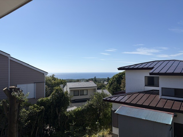 伊豆高原の戸建てから望む山と海の眺望