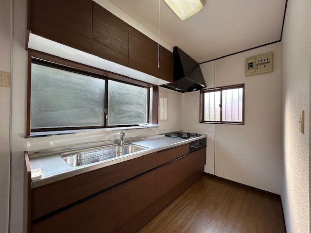 伊東市富戸の中古戸建てのキッチン