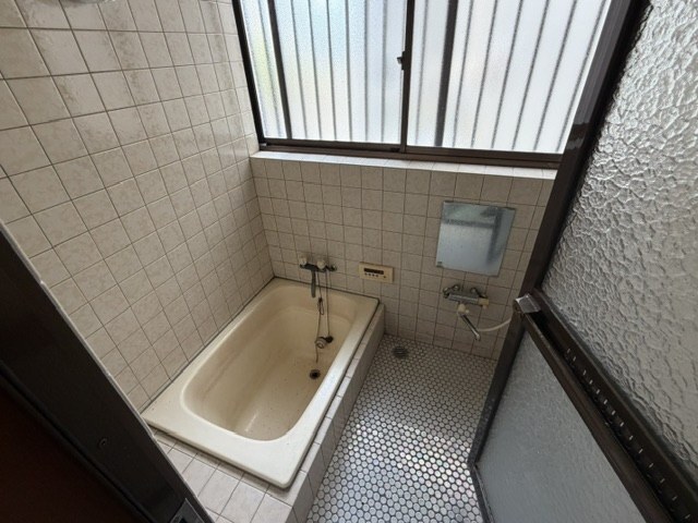 宇佐美駅近くの中古戸建ての浴室